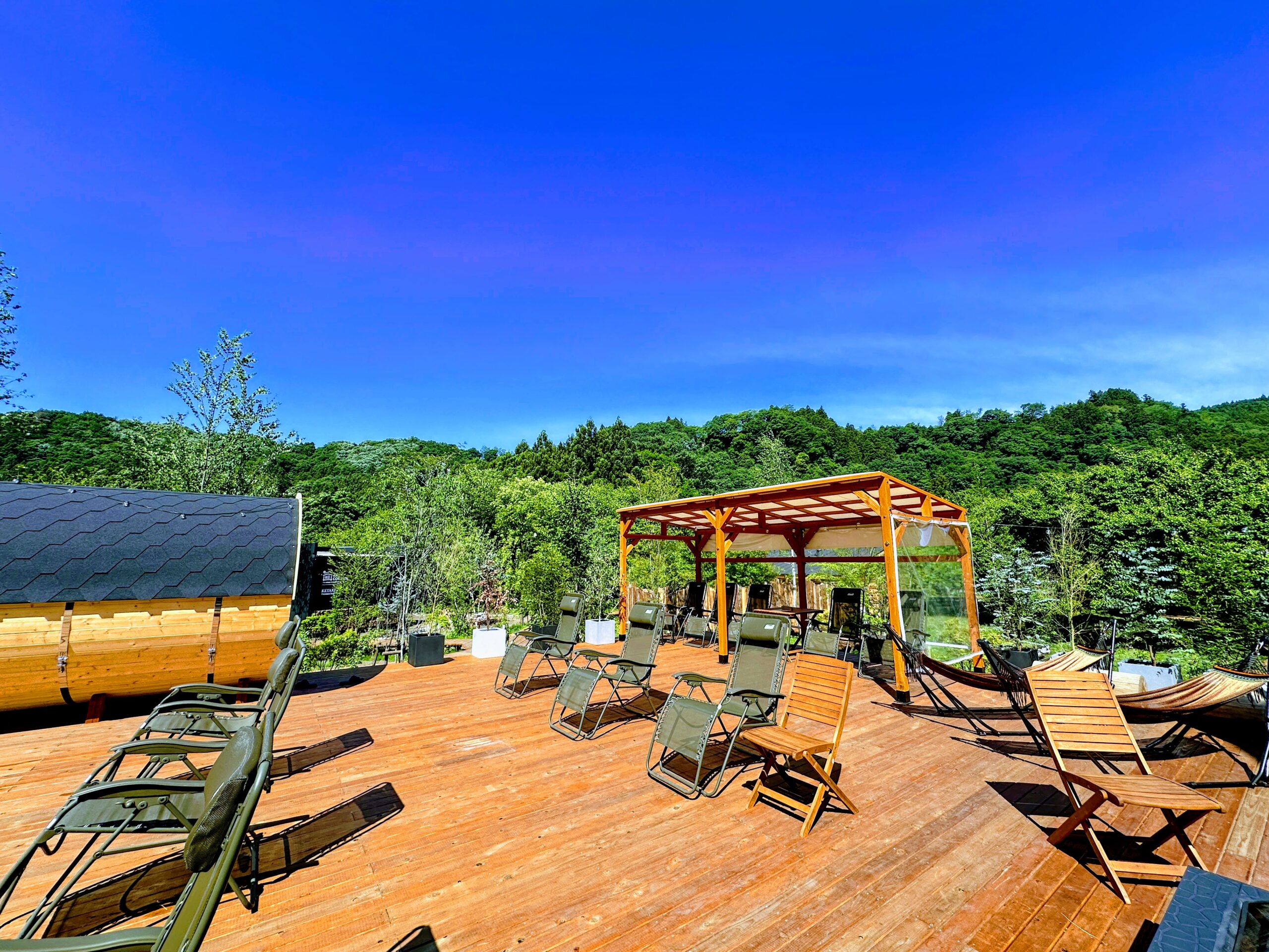 サウナの森 水沼ヴィレッジ パブリック外気浴ウッドデッキ