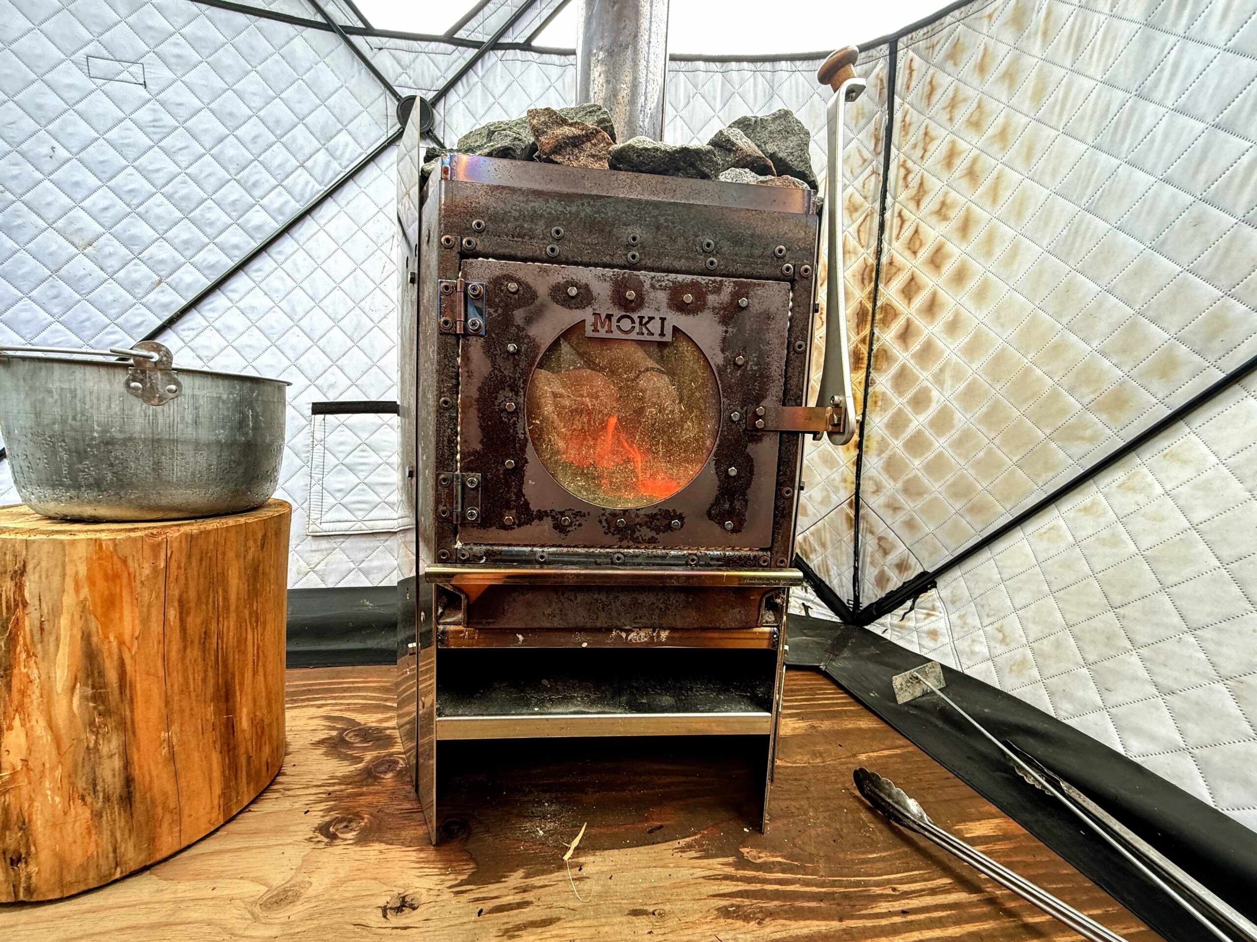 サバンナ箱根 MOKI製薪ストーブ 炎が見える