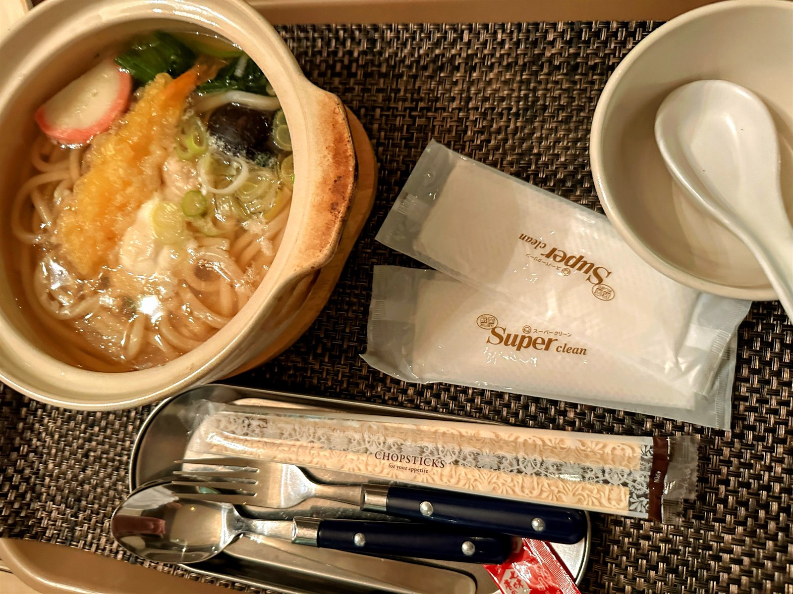 HOTEL SEEDS 桶川店で食べた鍋うどんと天ぷらのサ飯
