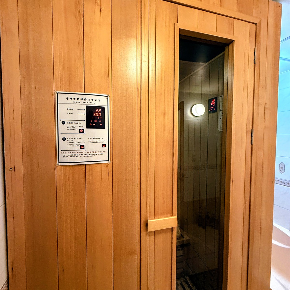 HOTEL Espana 200号室サウナの操作パネル（約100℃・3時間設定）